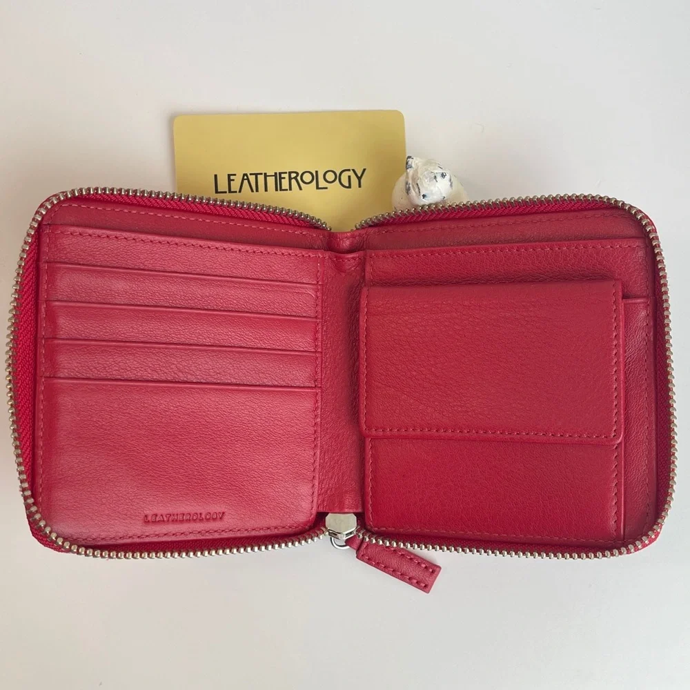 LEATHEROLOGY Small Zippered Wallet Apple Red New With Tag 🏷️